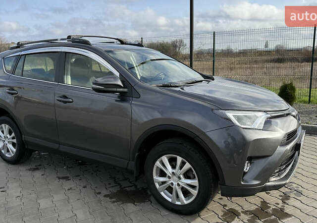 Серый Тойота РАВ 4, объемом двигателя 1.99 л и пробегом 113 тыс. км за 20500 $, фото 2 на Automoto.ua