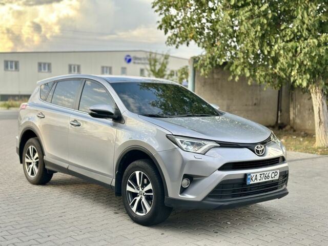 Тойота РАВ 4 2016 в Мукачеве на Automoto.ua Серый Тойота РАВ 4, объемом двигателя 2.5 л и пробегом 270 тыс. км за 14500 $, фото 3 на Automoto.ua