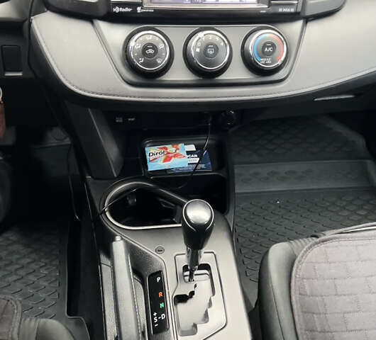 Сірий Тойота РАВ 4, об'ємом двигуна 2.49 л та пробігом 175 тис. км за 18200 $, фото 9 на Automoto.ua