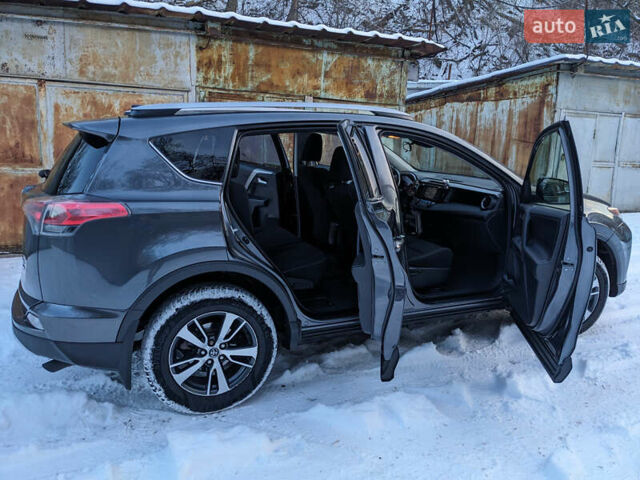 Серый Тойота РАВ 4, объемом двигателя 2.5 л и пробегом 153 тыс. км за 17900 $, фото 6 на Automoto.ua