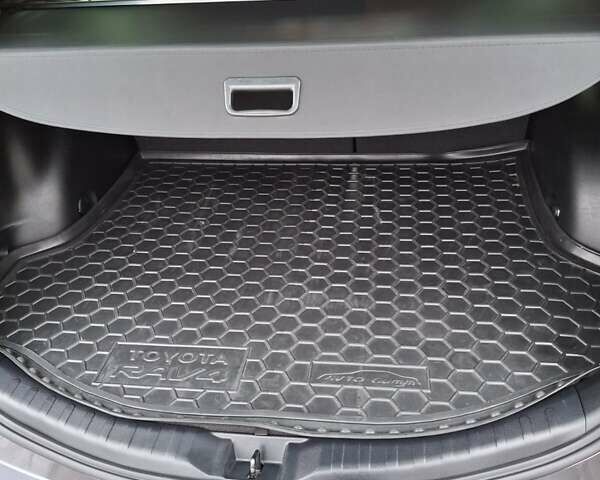 Сірий Тойота РАВ 4, об'ємом двигуна 1.99 л та пробігом 33 тис. км за 18800 $, фото 31 на Automoto.ua