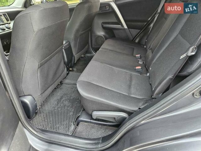 Тойота РАВ 4 2016 в Запорожье на Automoto.ua Серый Тойота РАВ 4, объемом двигателя 2.49 л и пробегом 190 тыс. км за 15900 $, фото 12 на Automoto.ua