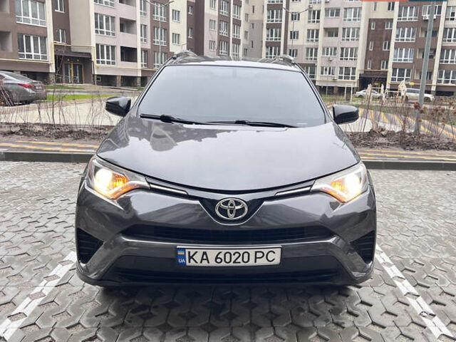 Сірий Тойота РАВ 4, об'ємом двигуна 2.49 л та пробігом 175 тис. км за 18200 $, фото 1 на Automoto.ua