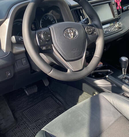 Серый Тойота РАВ 4, объемом двигателя 2.49 л и пробегом 190 тыс. км за 23000 $, фото 2 на Automoto.ua