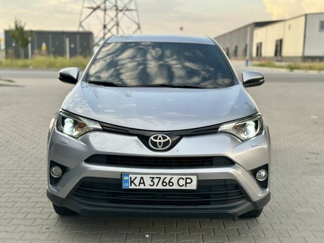 Сірий Тойота РАВ 4, об'ємом двигуна 2.5 л та пробігом 271 тис. км за 15200 $, фото 4 на Automoto.ua