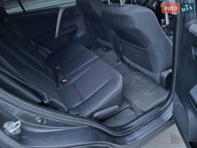 Тойота РАВ 4 2016 в Днепре (Днепропетровске) на Automoto.ua Серый Тойота РАВ 4, объемом двигателя 2.49 л и пробегом 105 тыс. км за 17200 $, фото 13 на Automoto.ua