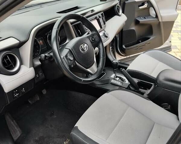 Сірий Тойота РАВ 4, об'ємом двигуна 2.49 л та пробігом 264 тис. км за 15300 $, фото 15 на Automoto.ua