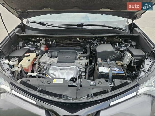 Тойота РАВ 4 2016 в Запорожье на Automoto.ua Серый Тойота РАВ 4, объемом двигателя 2.49 л и пробегом 190 тыс. км за 15900 $, фото 3 на Automoto.ua
