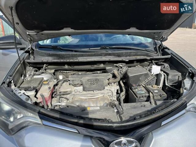 Серый Тойота РАВ 4, объемом двигателя 2.49 л и пробегом 100 тыс. км за 17500 $, фото 1 на Automoto.ua