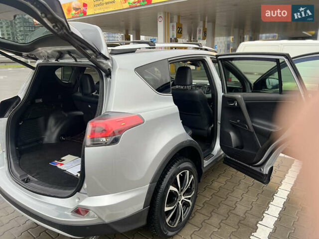 Серый Тойота РАВ 4, объемом двигателя 2.49 л и пробегом 74 тыс. км за 17120 $, фото 12 на Automoto.ua