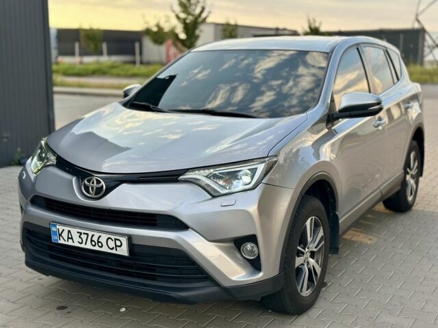 Тойота РАВ 4 2016 в Мукачеве на Automoto.ua Серый Тойота РАВ 4, объемом двигателя 2.5 л и пробегом 270 тыс. км за 14500 $, фото 4 на Automoto.ua
