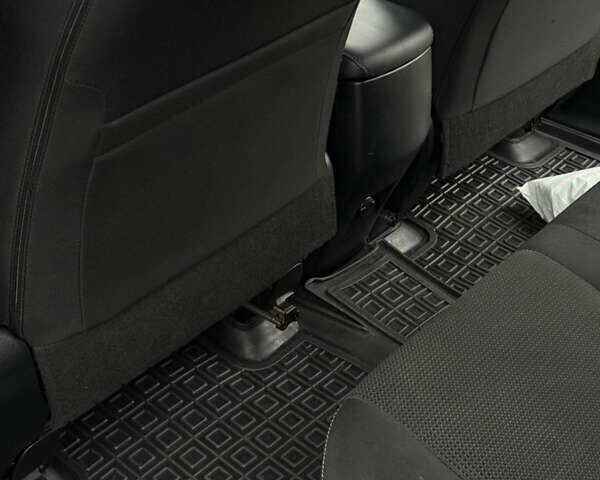 Серый Тойота РАВ 4, объемом двигателя 2.23 л и пробегом 173 тыс. км за 19900 $, фото 28 на Automoto.ua