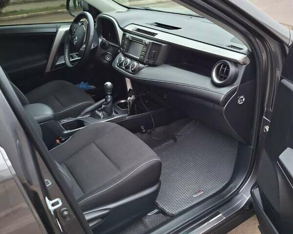 Сірий Тойота РАВ 4, об'ємом двигуна 1.99 л та пробігом 33 тис. км за 18800 $, фото 17 на Automoto.ua