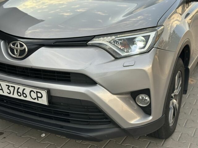 Тойота РАВ 4 2016 в Мукачеве на Automoto.ua Серый Тойота РАВ 4, объемом двигателя 2.5 л и пробегом 270 тыс. км за 14500 $, фото 5 на Automoto.ua