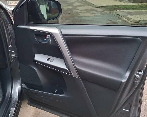 Сірий Тойота РАВ 4, об'ємом двигуна 1.99 л та пробігом 33 тис. км за 18800 $, фото 14 на Automoto.ua