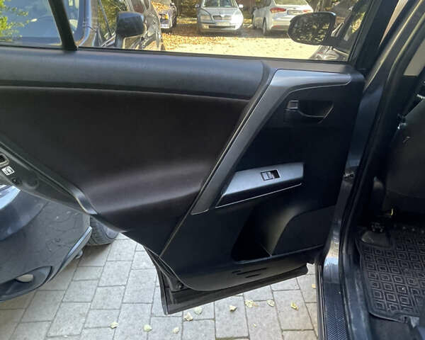 Серый Тойота РАВ 4, объемом двигателя 2.49 л и пробегом 112 тыс. км за 17000 $, фото 24 на Automoto.ua