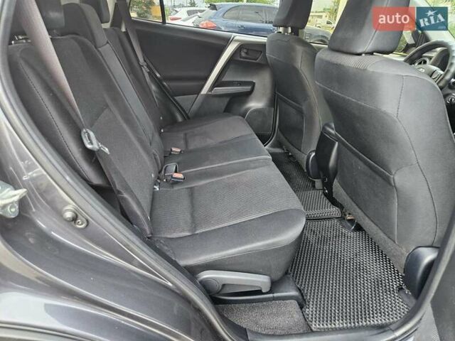 Тойота РАВ 4 2016 в Запорожье на Automoto.ua Серый Тойота РАВ 4, объемом двигателя 2.49 л и пробегом 190 тыс. км за 15900 $, фото 10 на Automoto.ua