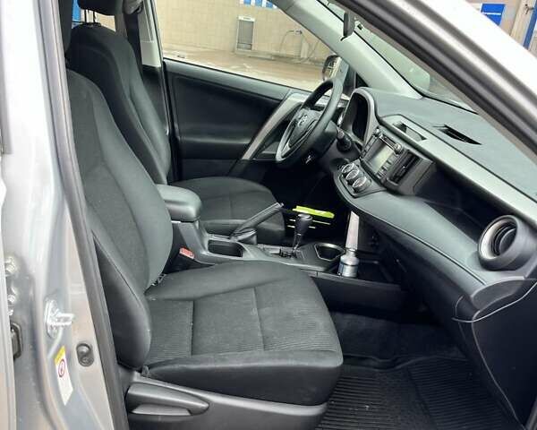 Серый Тойота РАВ 4, объемом двигателя 2.49 л и пробегом 100 тыс. км за 17500 $, фото 8 на Automoto.ua