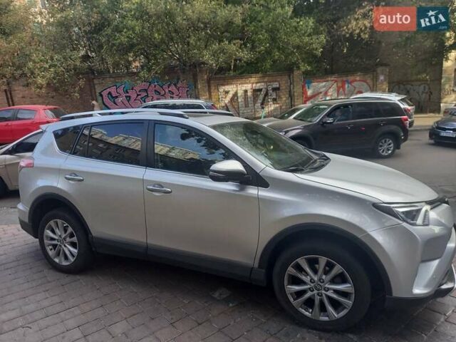 Серый Тойота РАВ 4, объемом двигателя 2.49 л и пробегом 138 тыс. км за 22000 $, фото 3 на Automoto.ua