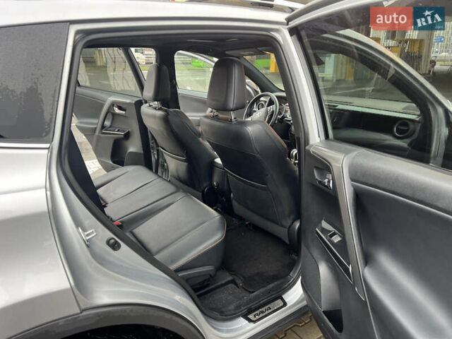 Серый Тойота РАВ 4, объемом двигателя 2.49 л и пробегом 74 тыс. км за 17120 $, фото 8 на Automoto.ua