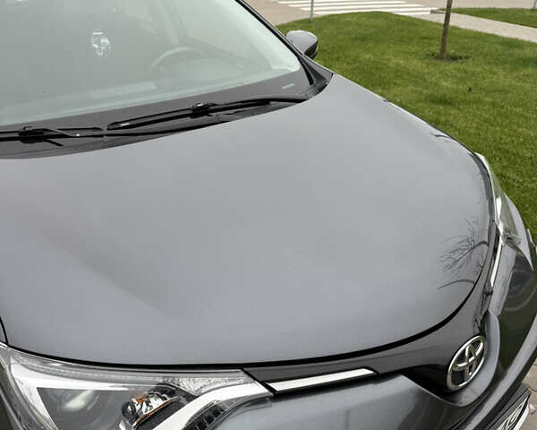 Серый Тойота РАВ 4, объемом двигателя 2.23 л и пробегом 173 тыс. км за 19900 $, фото 3 на Automoto.ua