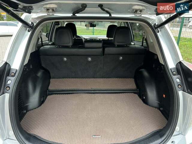 Серый Тойота РАВ 4, объемом двигателя 2.49 л и пробегом 139 тыс. км за 21900 $, фото 13 на Automoto.ua