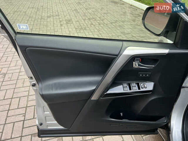 Серый Тойота РАВ 4, объемом двигателя 2.49 л и пробегом 139 тыс. км за 23500 $, фото 15 на Automoto.ua