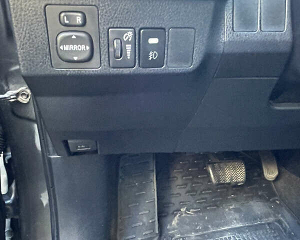 Серый Тойота РАВ 4, объемом двигателя 2.49 л и пробегом 112 тыс. км за 17000 $, фото 38 на Automoto.ua