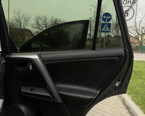 Серый Тойота РАВ 4, объемом двигателя 2.23 л и пробегом 173 тыс. км за 19900 $, фото 18 на Automoto.ua