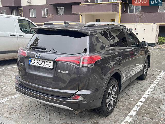 Сірий Тойота РАВ 4, об'ємом двигуна 2.49 л та пробігом 175 тис. км за 18200 $, фото 4 на Automoto.ua