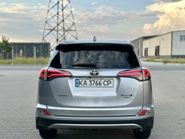 Тойота РАВ 4 2016 в Мукачеве на Automoto.ua Серый Тойота РАВ 4, объемом двигателя 2.5 л и пробегом 270 тыс. км за 14500 $, фото 7 на Automoto.ua