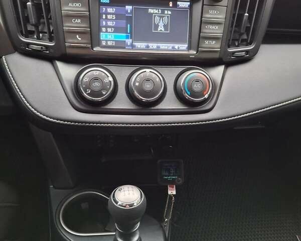 Сірий Тойота РАВ 4, об'ємом двигуна 1.99 л та пробігом 33 тис. км за 18800 $, фото 24 на Automoto.ua