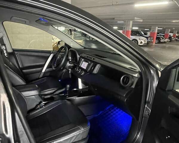 Серый Тойота РАВ 4, объемом двигателя 2.49 л и пробегом 112 тыс. км за 18000 $, фото 11 на Automoto.ua