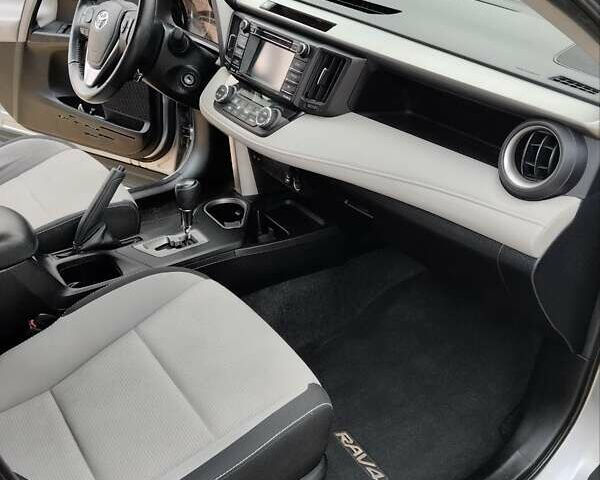 Сірий Тойота РАВ 4, об'ємом двигуна 2.49 л та пробігом 264 тис. км за 15300 $, фото 18 на Automoto.ua