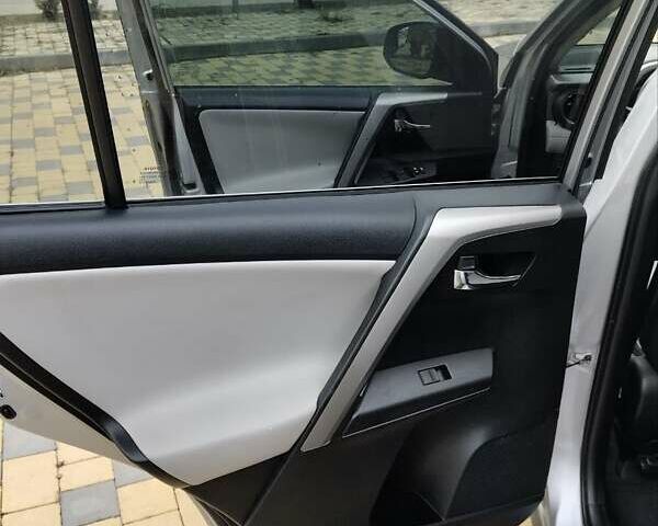 Сірий Тойота РАВ 4, об'ємом двигуна 2.49 л та пробігом 264 тис. км за 15300 $, фото 13 на Automoto.ua