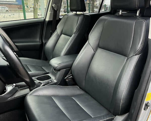 Серый Тойота РАВ 4, объемом двигателя 2.49 л и пробегом 139 тыс. км за 23500 $, фото 19 на Automoto.ua