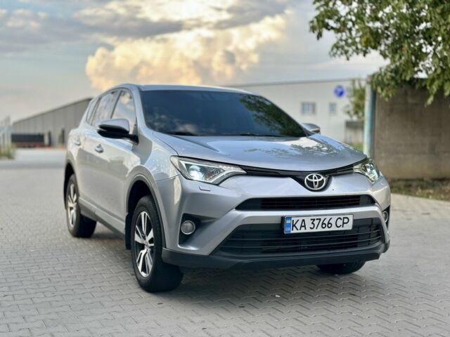 Тойота РАВ 4 2016 в Мукачеве на Automoto.ua Серый Тойота РАВ 4, объемом двигателя 2.5 л и пробегом 270 тыс. км за 14500 $, фото 2 на Automoto.ua