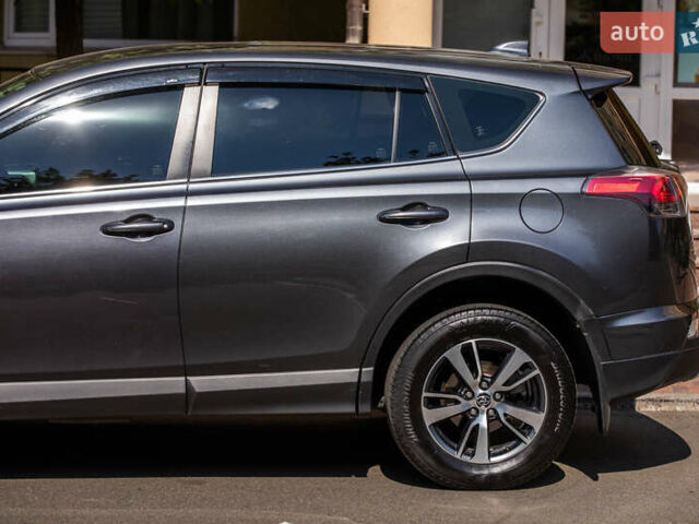 Тойота РАВ 4 2017 в Киеве на Automoto.ua Серый Тойота РАВ 4, объемом двигателя 2.23 л и пробегом 180 тыс. км за 23000 $, фото 31 на Automoto.ua