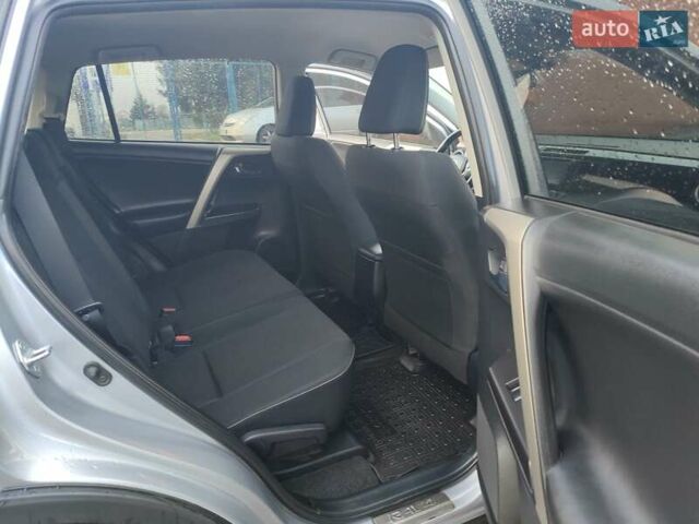 Сірий Тойота РАВ 4, об'ємом двигуна 2.23 л та пробігом 156 тис. км за 19650 $, фото 11 на Automoto.ua