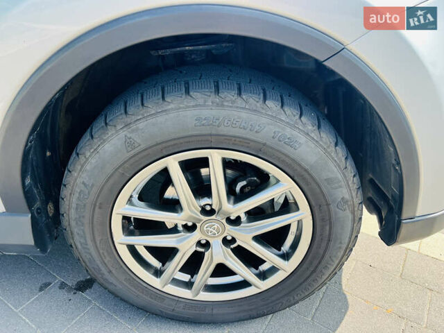 Сірий Тойота РАВ 4, об'ємом двигуна 2.49 л та пробігом 149 тис. км за 16300 $, фото 6 на Automoto.ua