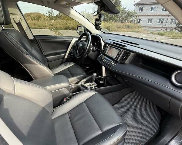 Тойота РАВ 4 2017 в Харькове на Automoto.ua Серый Тойота РАВ 4, объемом двигателя 2.49 л и пробегом 118 тыс. км за 22000 $, фото 3 на Automoto.ua