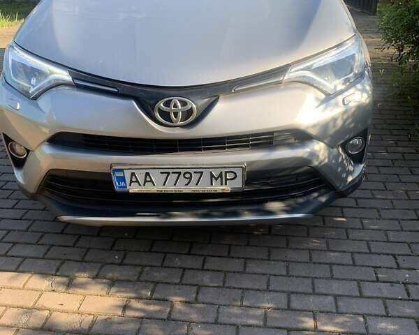 Тойота РАВ 4 2017 у Києві на Automoto.ua Сірий Тойота РАВ 4, об'ємом двигуна 2.23 л та пробігом 125 тис. км за 23000 $, фото 1 на Automoto.ua