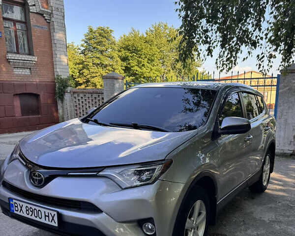 Тойота РАВ 4 2017 у Хмельницькому на Automoto.ua Сірий Тойота РАВ 4, об'ємом двигуна 2.49 л та пробігом 147 тис. км за 16800 $, фото 9 на Automoto.ua