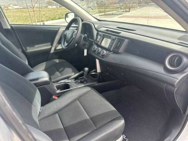 Тойота РАВ 4 2017 в Львове на Automoto.ua Серый Тойота РАВ 4, объемом двигателя 2.5 л и пробегом 87 тыс. км за 4900 $, фото 10 на Automoto.ua