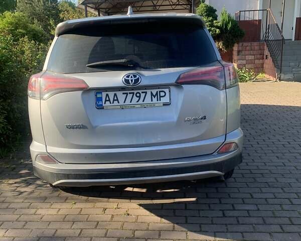 Тойота РАВ 4 2017 у Києві на Automoto.ua Сірий Тойота РАВ 4, об'ємом двигуна 2.23 л та пробігом 125 тис. км за 23000 $, фото 2 на Automoto.ua