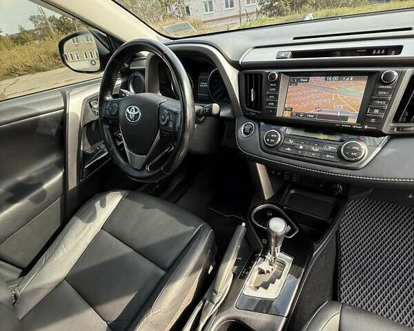 Тойота РАВ 4 2017 в Харькове на Automoto.ua Серый Тойота РАВ 4, объемом двигателя 2.49 л и пробегом 118 тыс. км за 22000 $, фото 11 на Automoto.ua