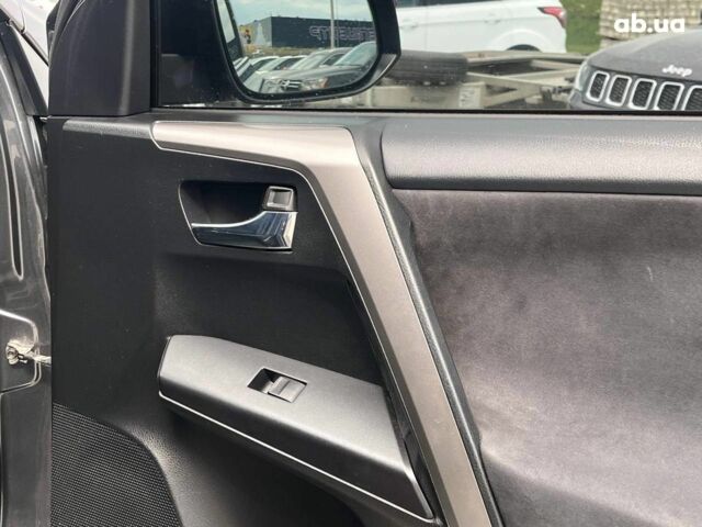 Тойота РАВ 4 2017 в Львове на Automoto.ua Серый Тойота РАВ 4, объемом двигателя 2.5 л и пробегом 143 тыс. км за 23990 $, фото 13 на Automoto.ua