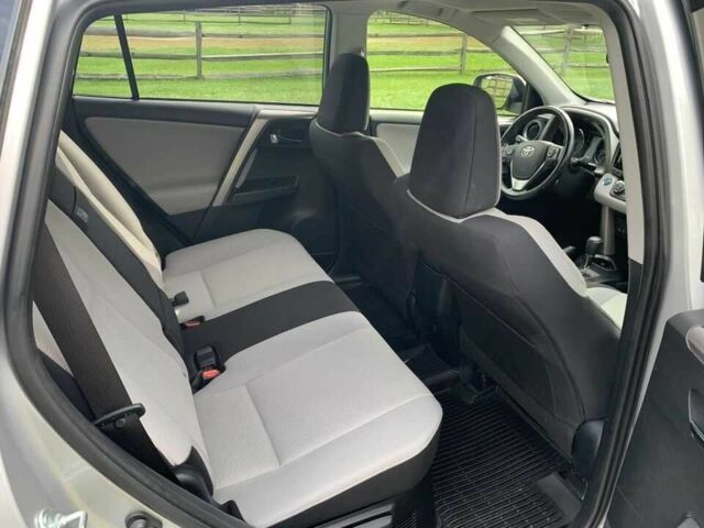 Тойота РАВ 4 2017 в Львове на Automoto.ua Серый Тойота РАВ 4, объемом двигателя 2.5 л и пробегом 60 тыс. км за 6900 $, фото 12 на Automoto.ua