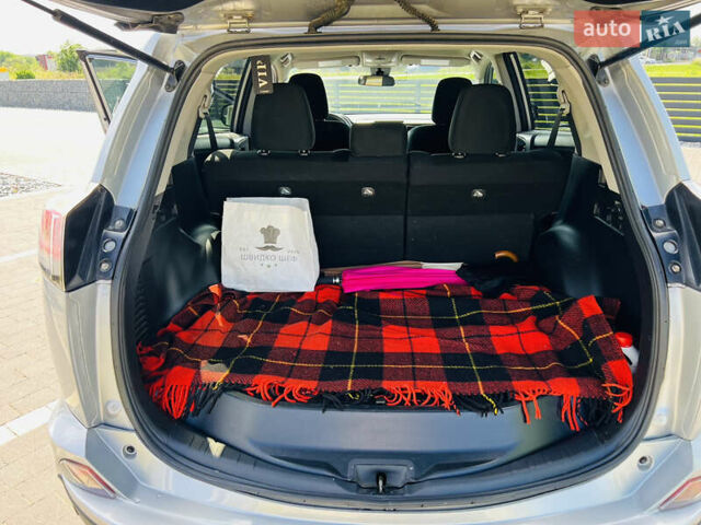 Сірий Тойота РАВ 4, об'ємом двигуна 2.49 л та пробігом 149 тис. км за 16300 $, фото 31 на Automoto.ua