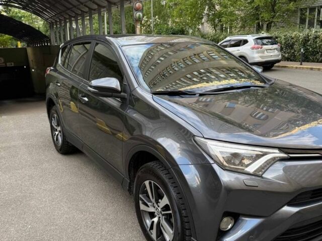Серый Тойота РАВ 4, объемом двигателя 2 л и пробегом 223 тыс. км за 19500 $, фото 4 на Automoto.ua